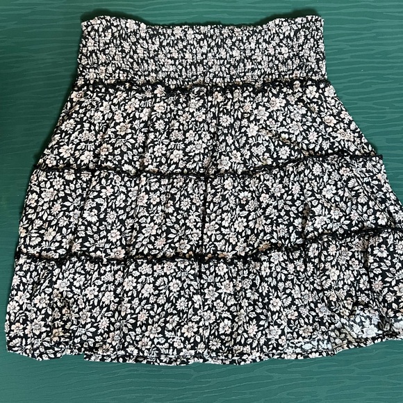 American Eagle Floral Skirt - Picture 1 of 4